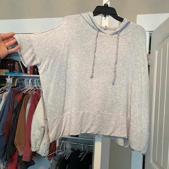 grey short sleeve sweatshirt